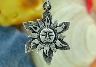 The symbol of the sun is an auspicious little amulet