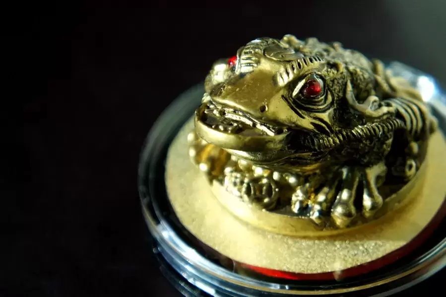 Good Luck Amulet-Three-Legged Toad
