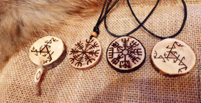 Pendant with runes as a talisman of success